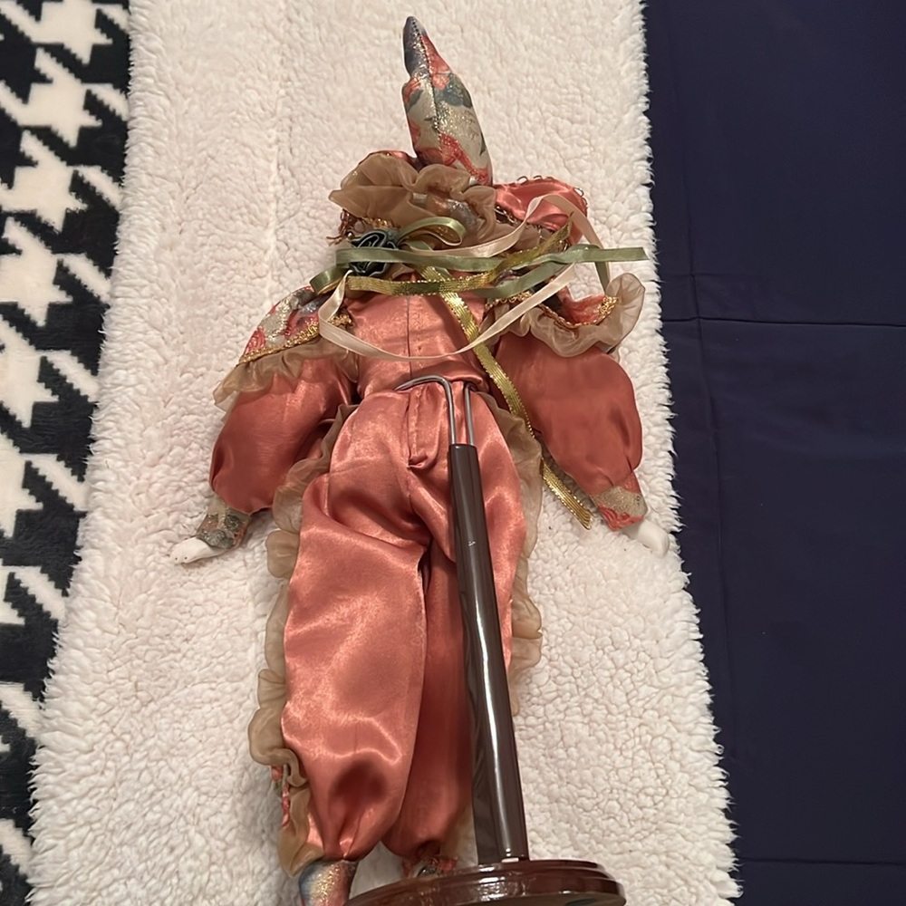 Elegant Harlequin Clown in Pink and Gold - Picture 3 of 3
